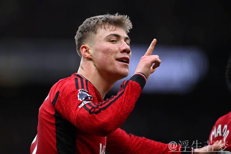 曼联2-0维拉锁定胜局！霍伊伦致大马丁染红 门将失误引争议